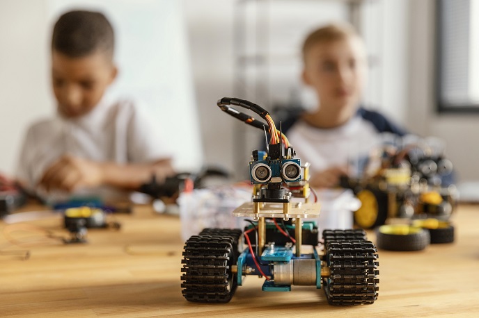 ТОП-10 игрушек роботов для детей
