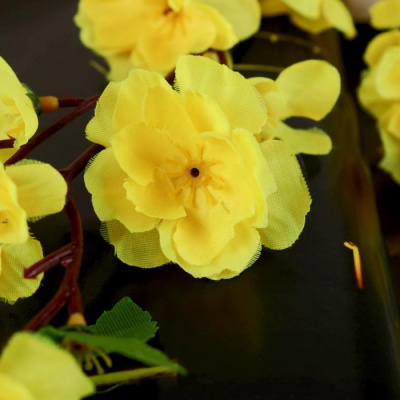 Цветы искусственные «Сакура нежность» 65 см желтый