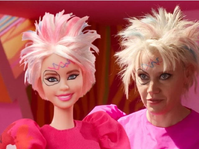 Mattel выпустит Барби, вдохновленную Странной Барби Кейт Маккиннон из фильма Гервиг
