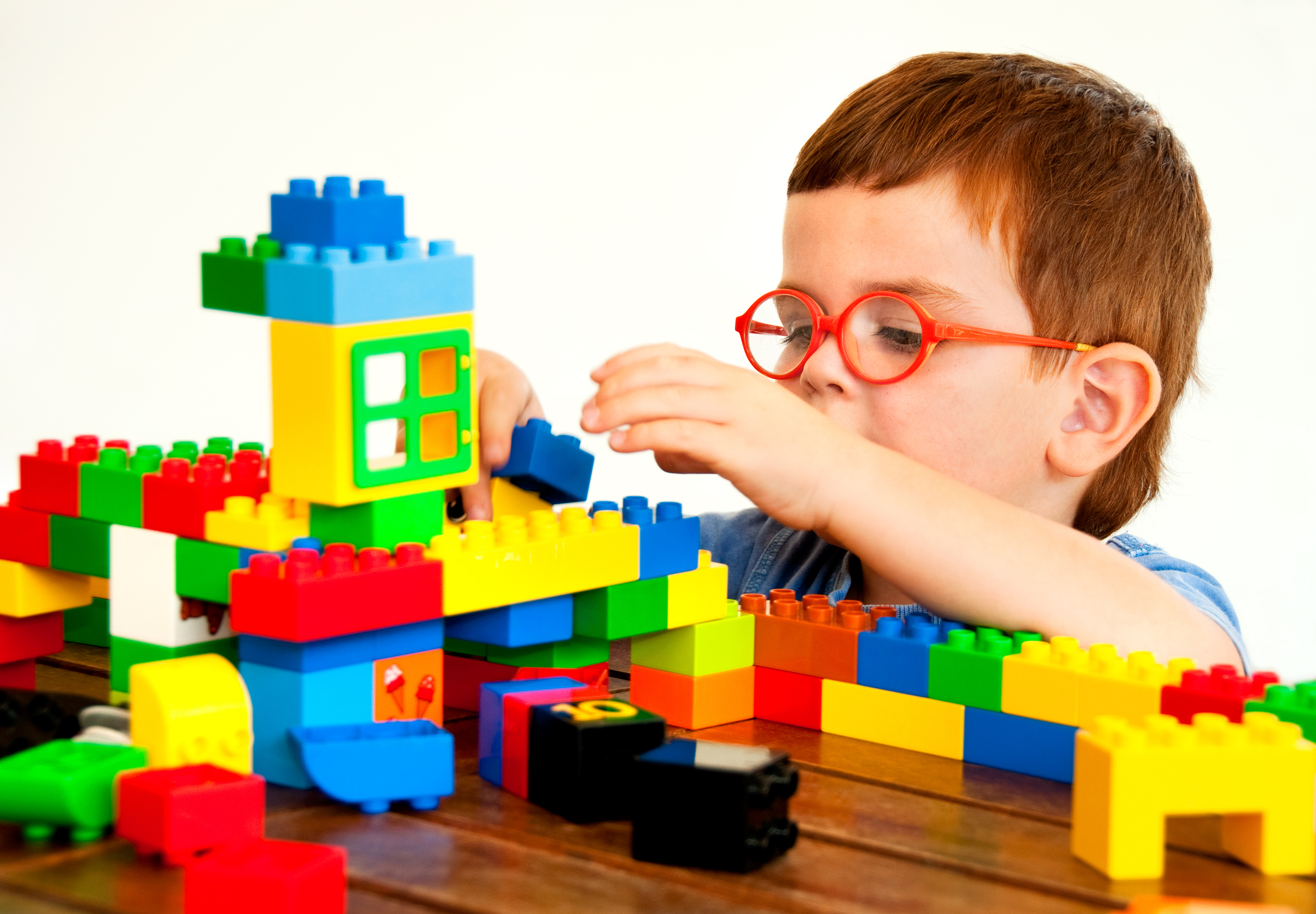 Детские конструкторы: от гаек до Лего