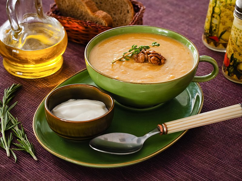 Тыквенный суп с орехами