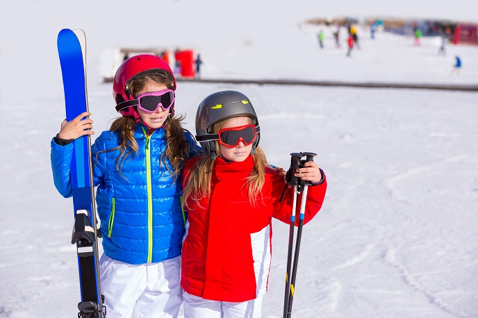 Дети с лыжами