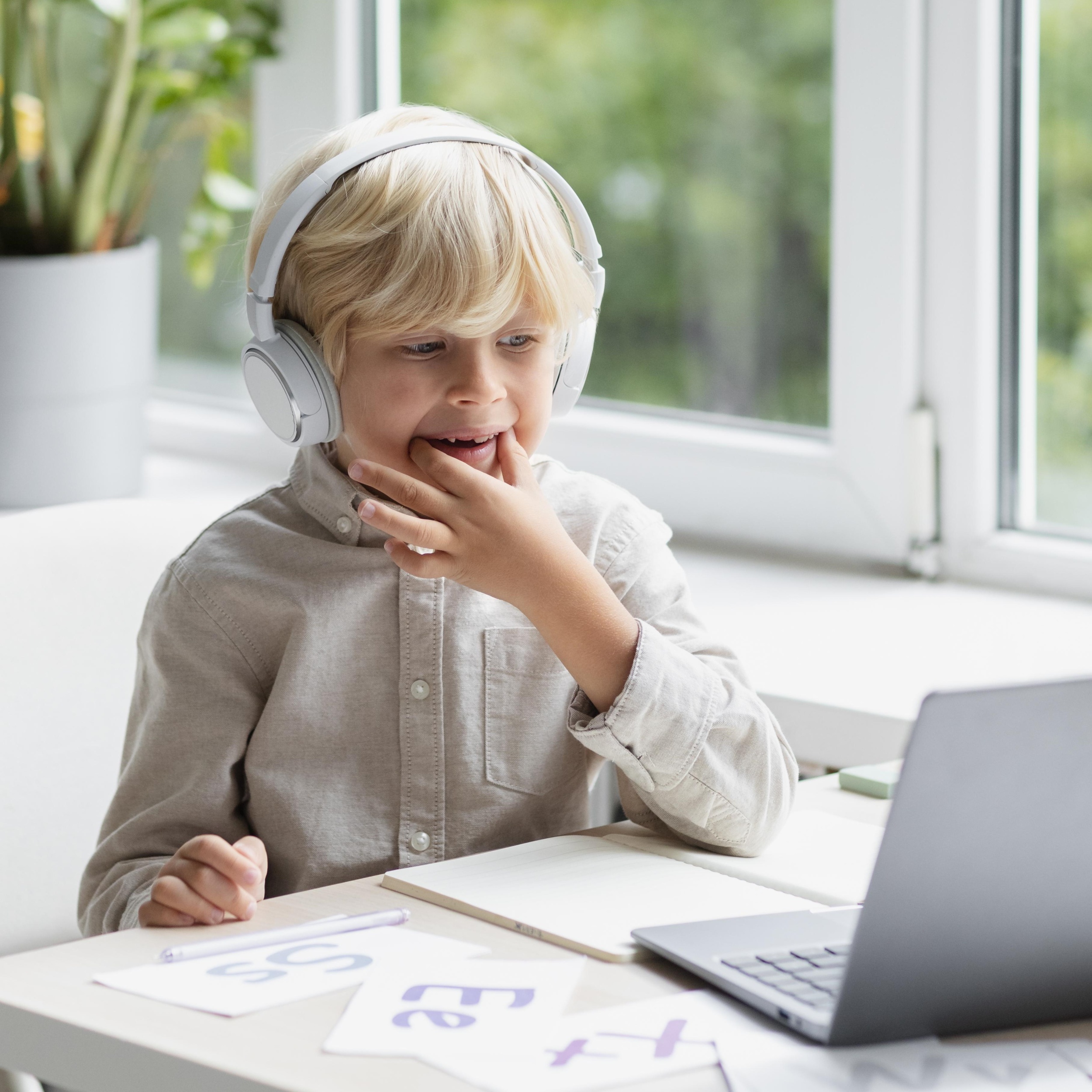 2 adorable-little-boy-doing-online-session-speech-therapy.jpg 2 adorable-little-boy-doing-online-session-speech-therapy.jpg