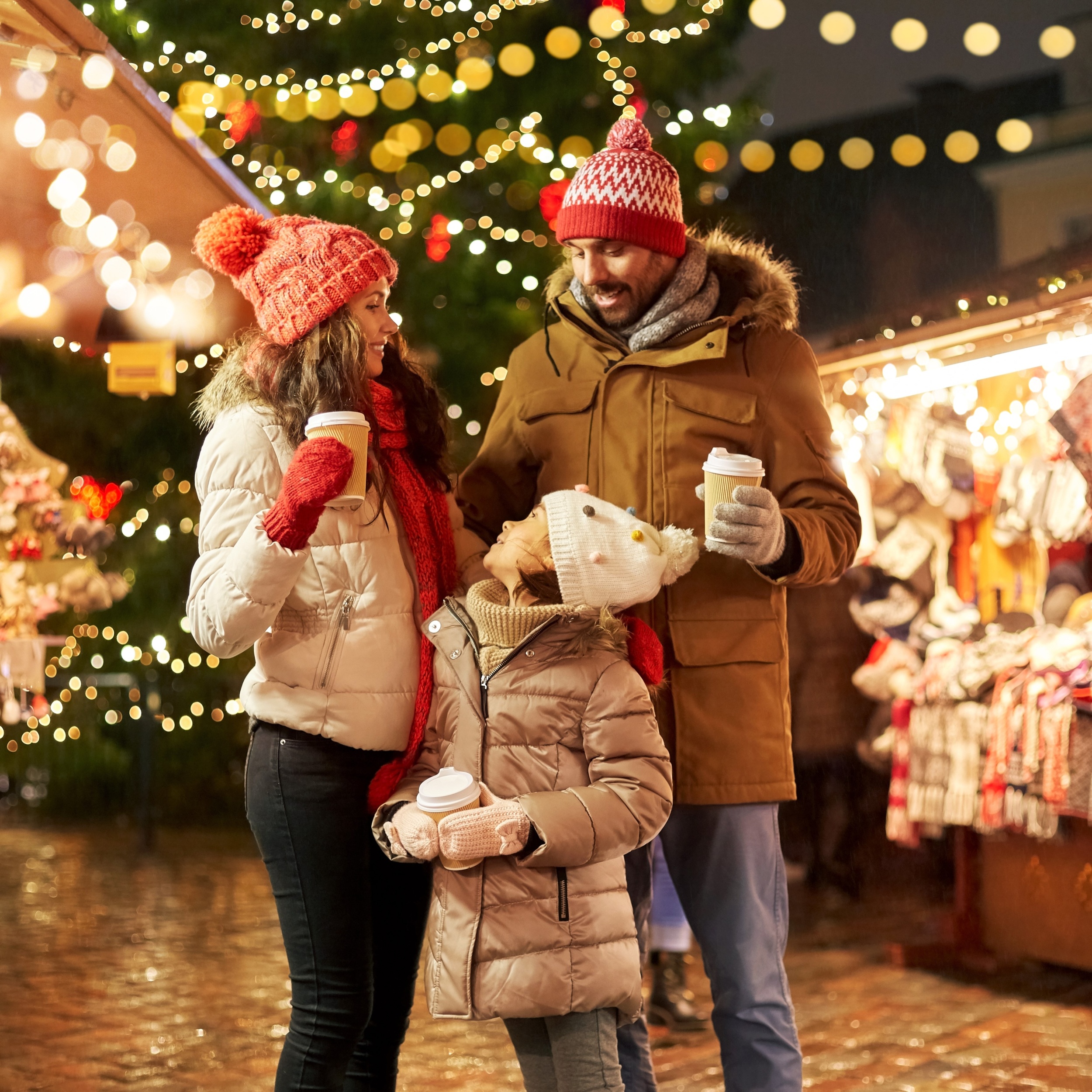 6 s-semeinymi-napitkami-na-rozdestvenskom-rynke.jpg