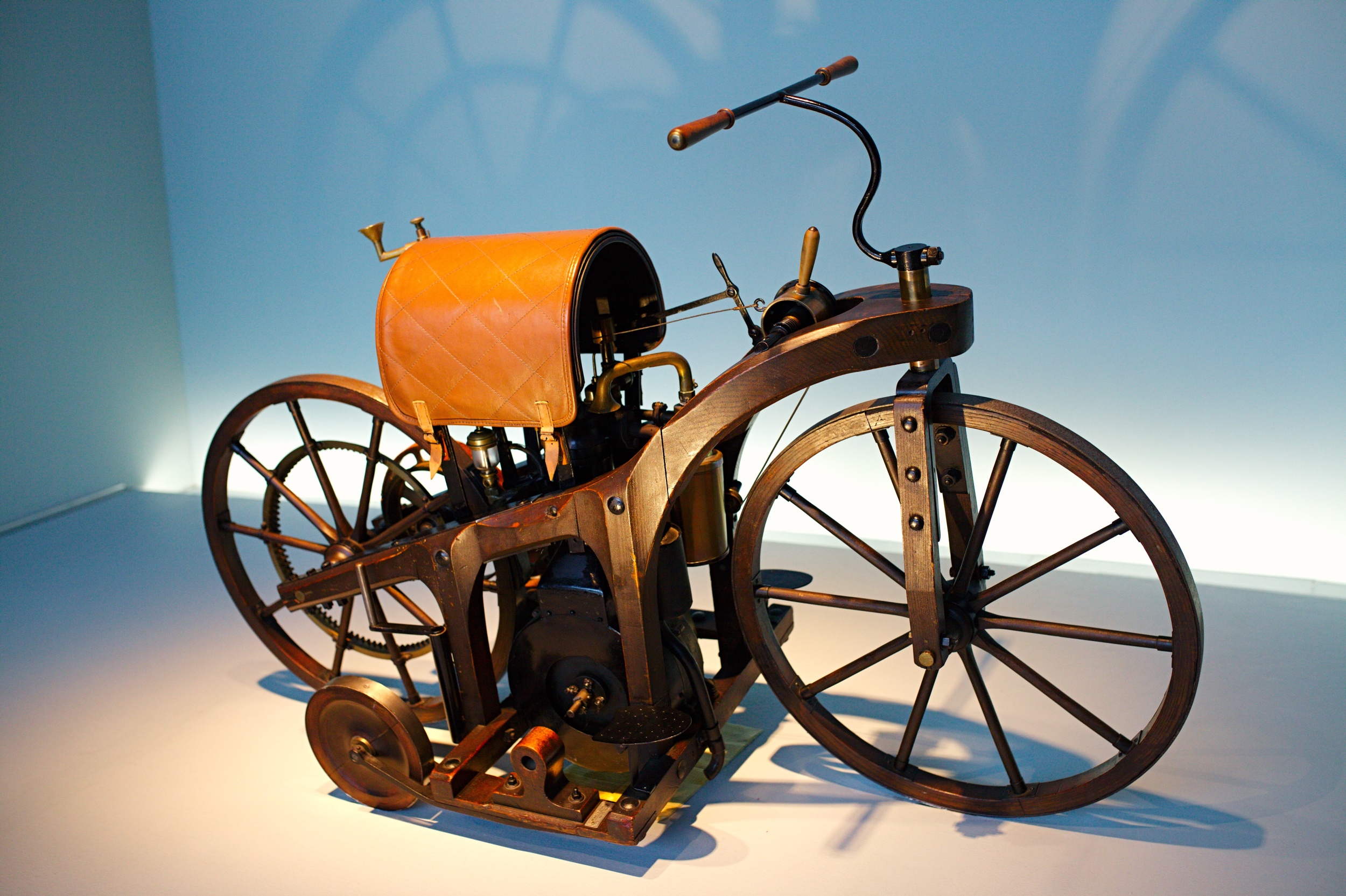 22-23 - stutgart-germania-23-sentabra-2024-g-galerea-s-starinnym-avtomobilem-mercedes-benz-v-muzee-mercedes-benz-stutgart-germania.jpg 22-23 - stutgart-germania-23-sentabra-2024-g-galerea-s-starinnym-avtomobilem-mercedes-benz-v-muzee-mercedes-benz-stutgart-germania.jpg