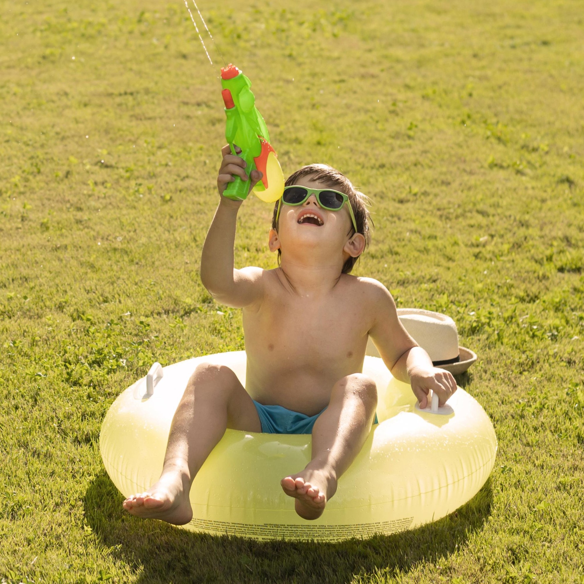 2 boy-float-playing-with-water-gun.jpg 2 boy-float-playing-with-water-gun.jpg