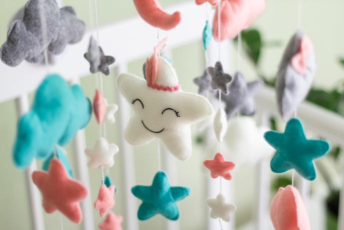 Игрушки для детской кроватки