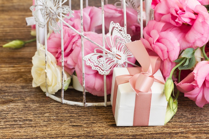 Что подарить на розовую свадьбу