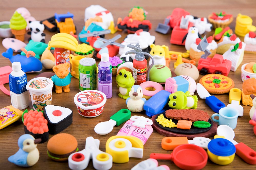 Что можно сделать из набора. Японские ластики Iwako. Коллекция ластиков. Коллекция стирательных резинок. Разноцветные игрушки.