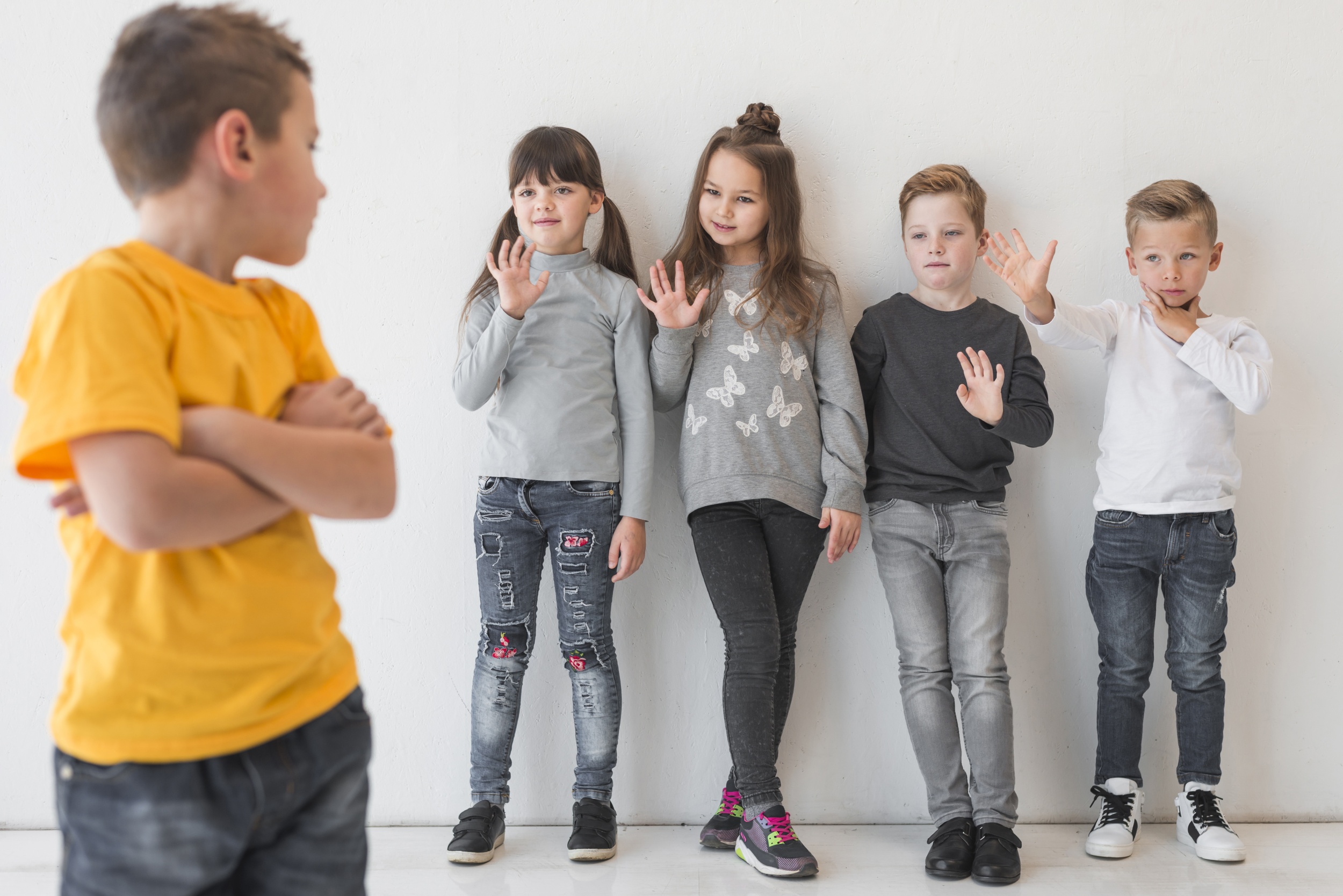 1 brunette-boy-posing.jpg 1 brunette-boy-posing.jpg