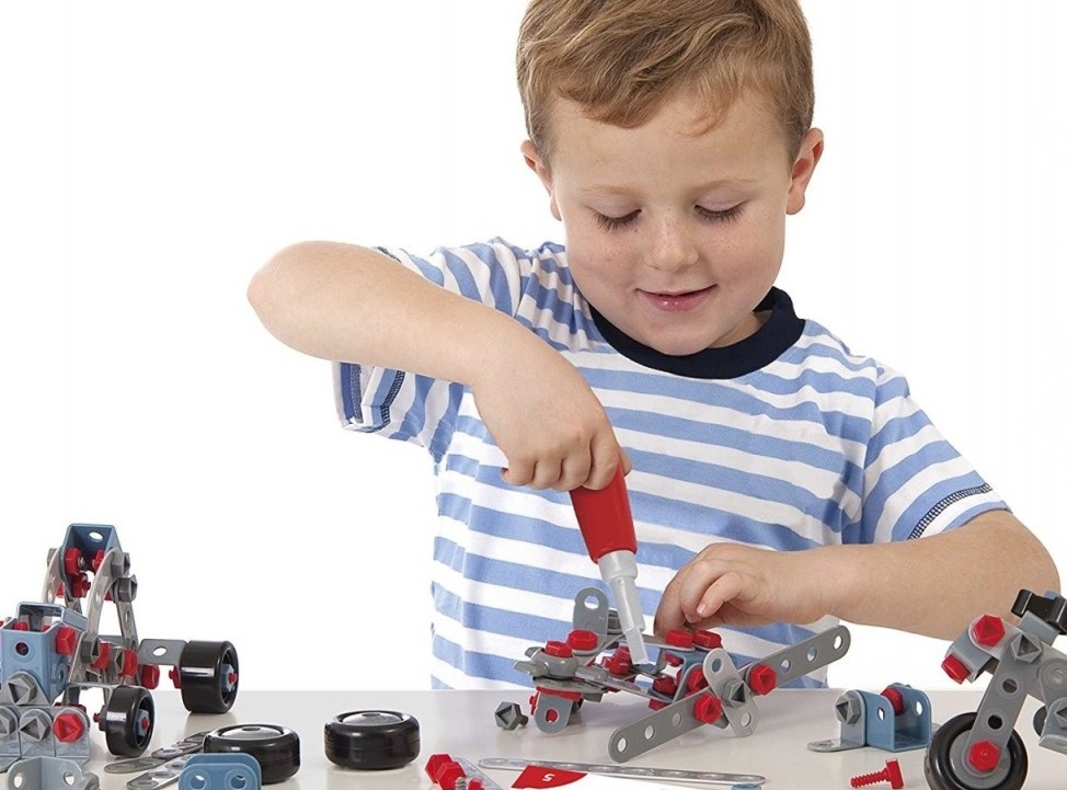 Как отучить ребенка ломать игрушки?