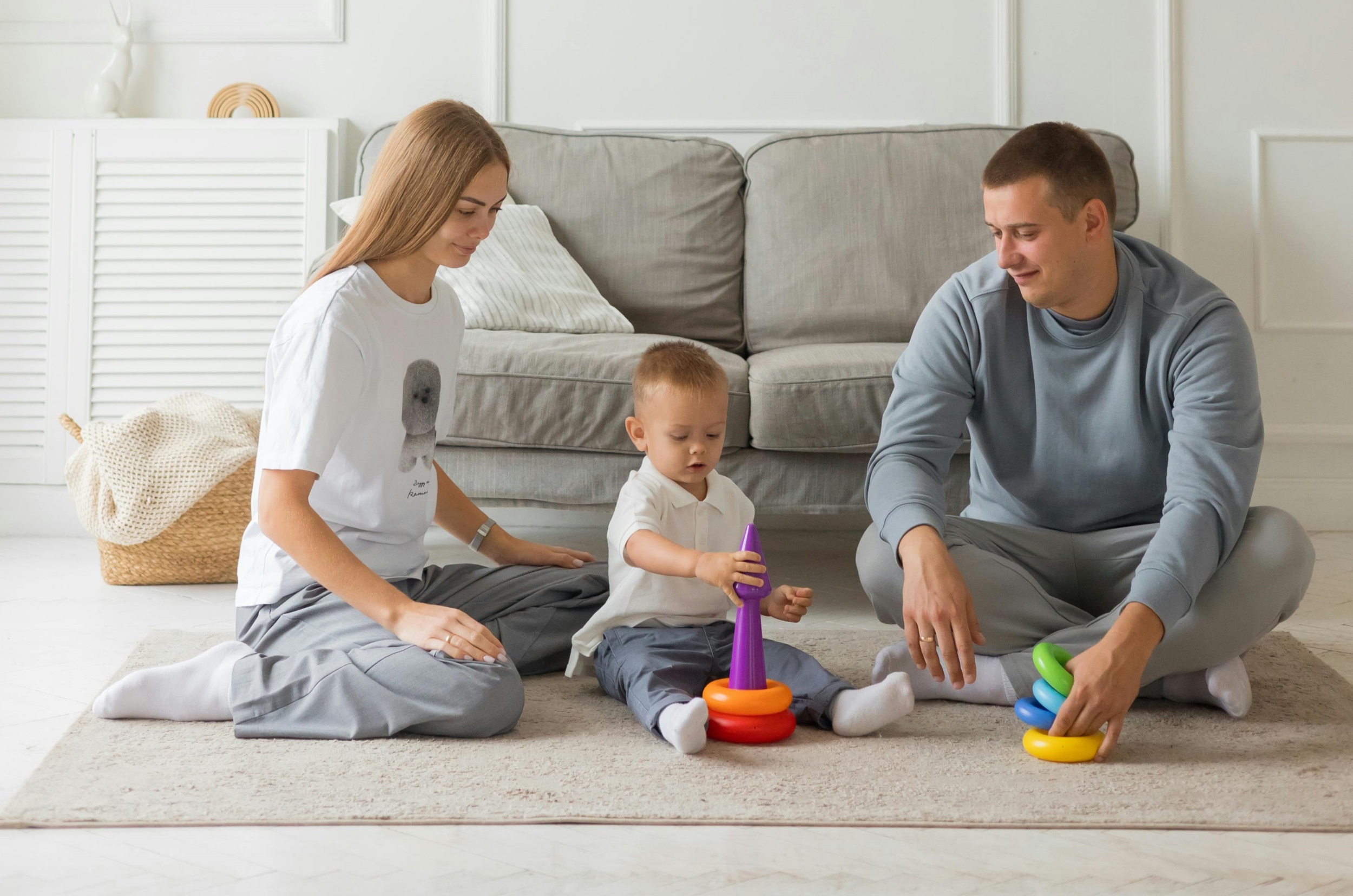 1 happy-family-moments-parents-baby-playing-together-home.jpg 1 happy-family-moments-parents-baby-playing-together-home.jpg