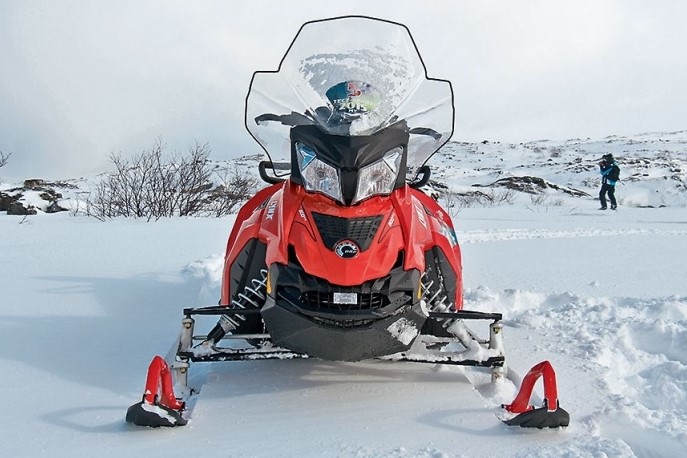 Детский снегокат с мотором на гусенице «Вожак»