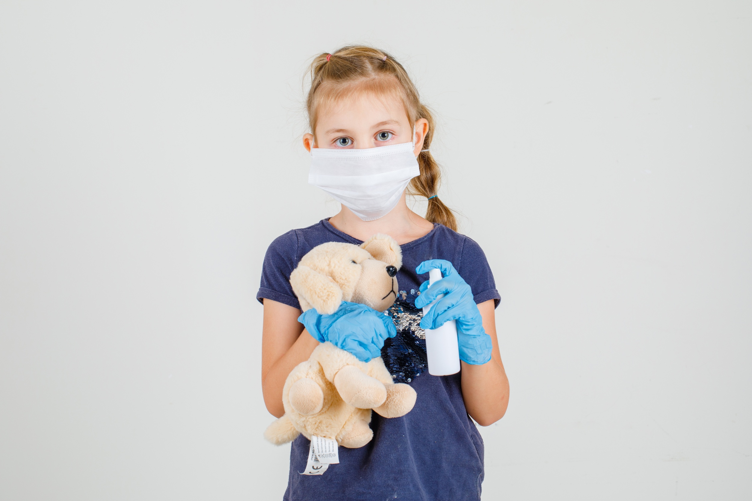 4 little-girl-t-shirt-gloves-medical-mask-desenfecting-toy-bear-front-view.jpg 4 little-girl-t-shirt-gloves-medical-mask-desenfecting-toy-bear-front-view.jpg