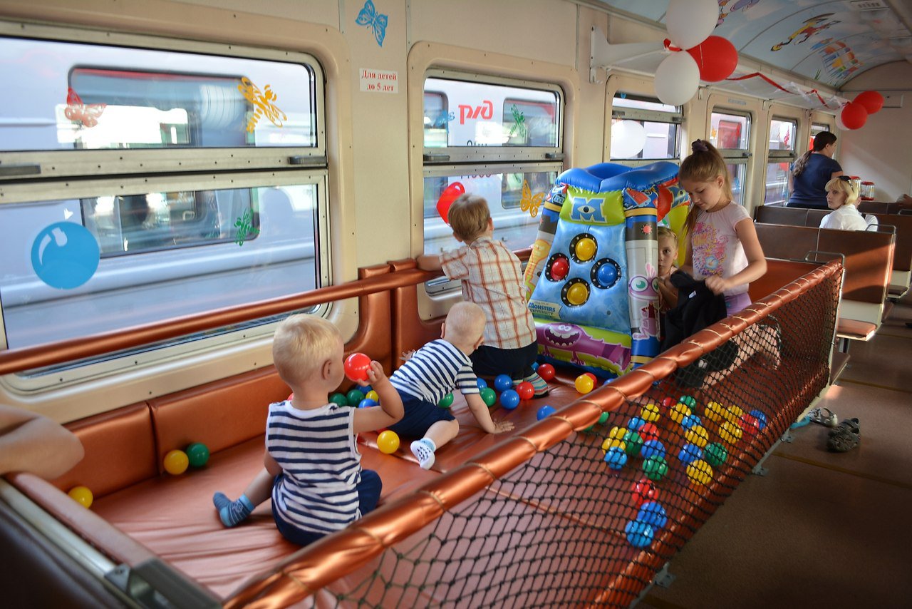 Развлечение детей в поезде