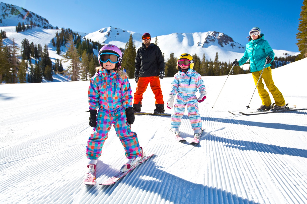 Семья сноубордистов