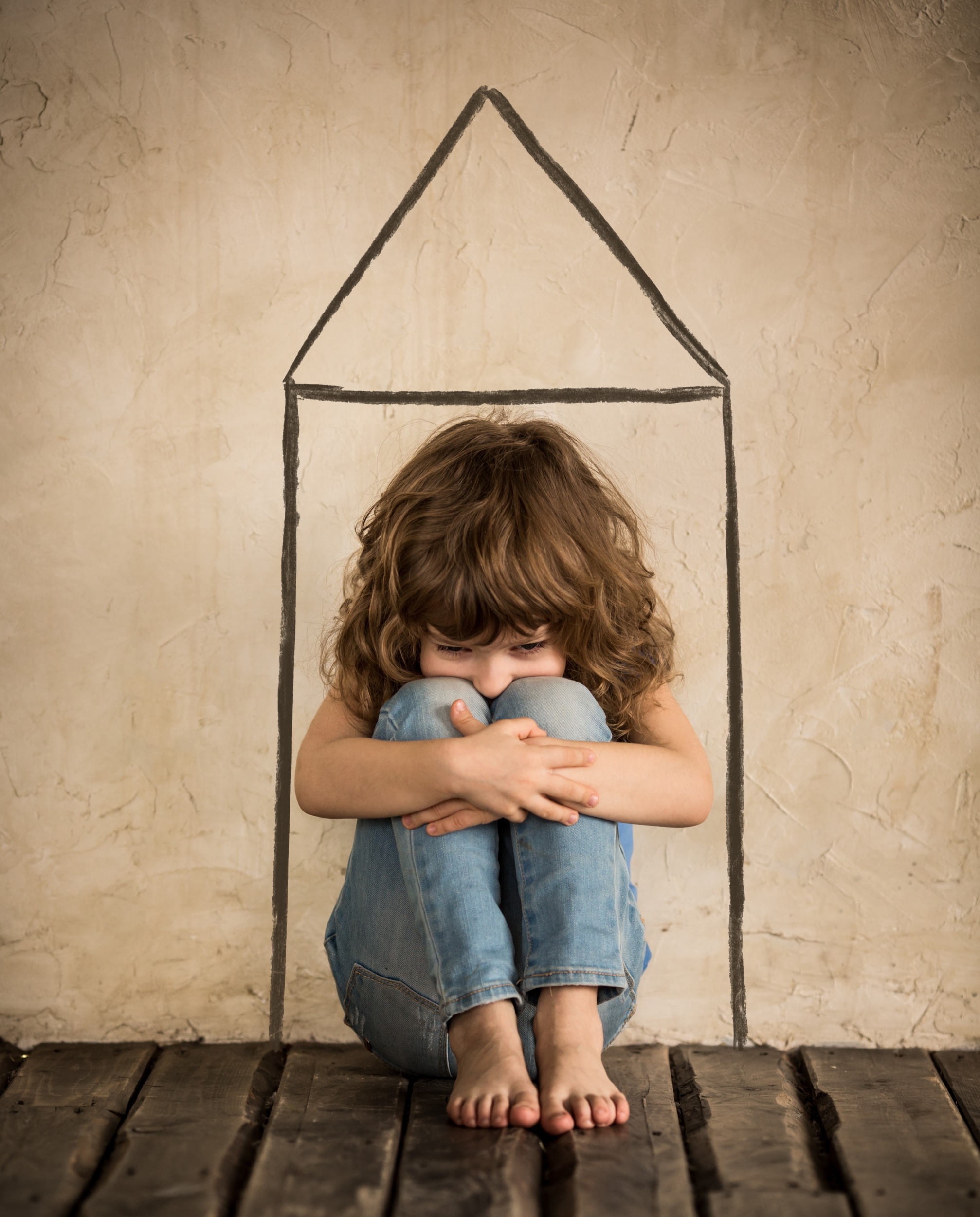 1 sad-homeless-child-siiting-floor-dark-room.jpg 1 sad-homeless-child-siiting-floor-dark-room.jpg