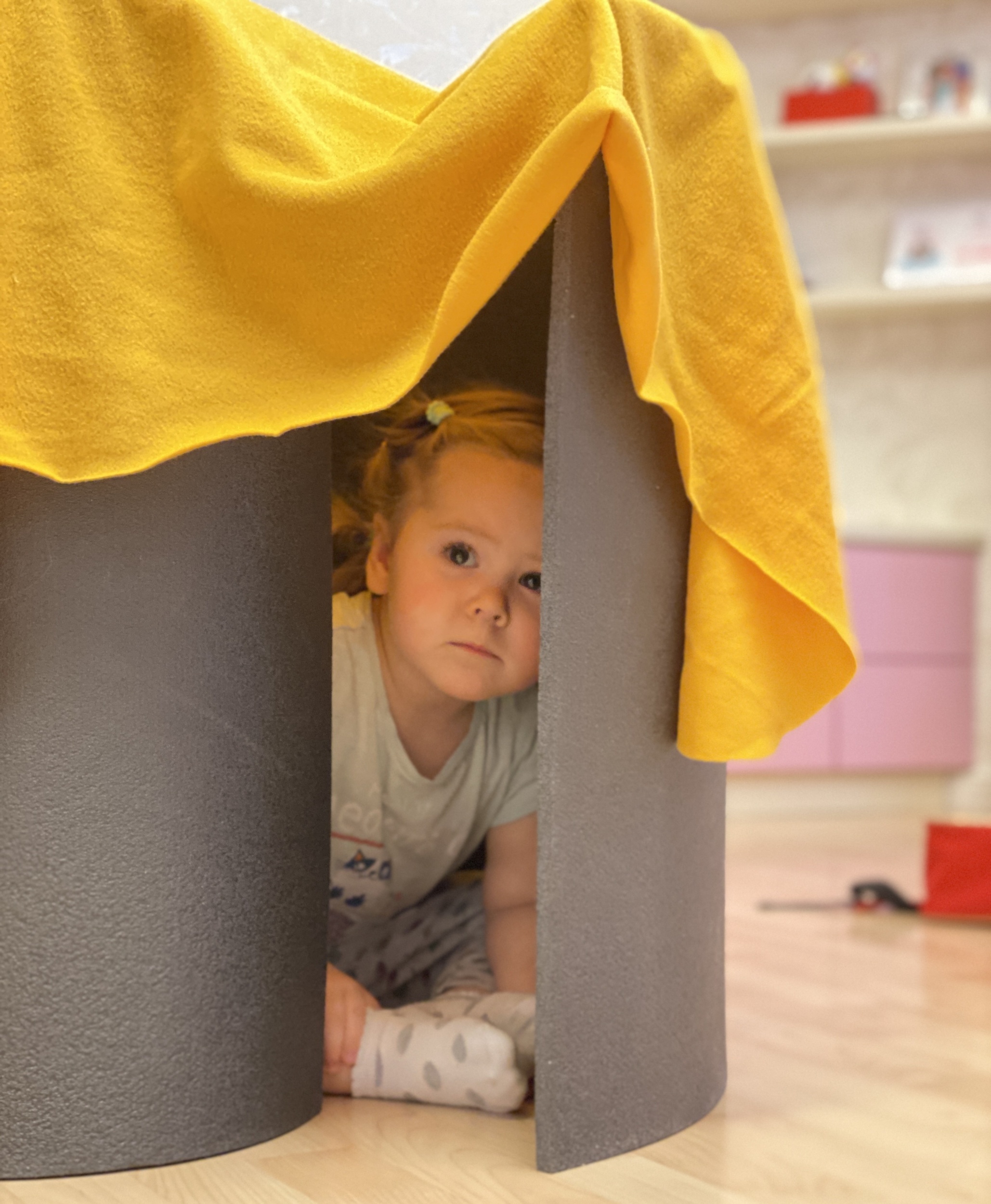 3 portrait-cute-girl-home.jpg 3 portrait-cute-girl-home.jpg