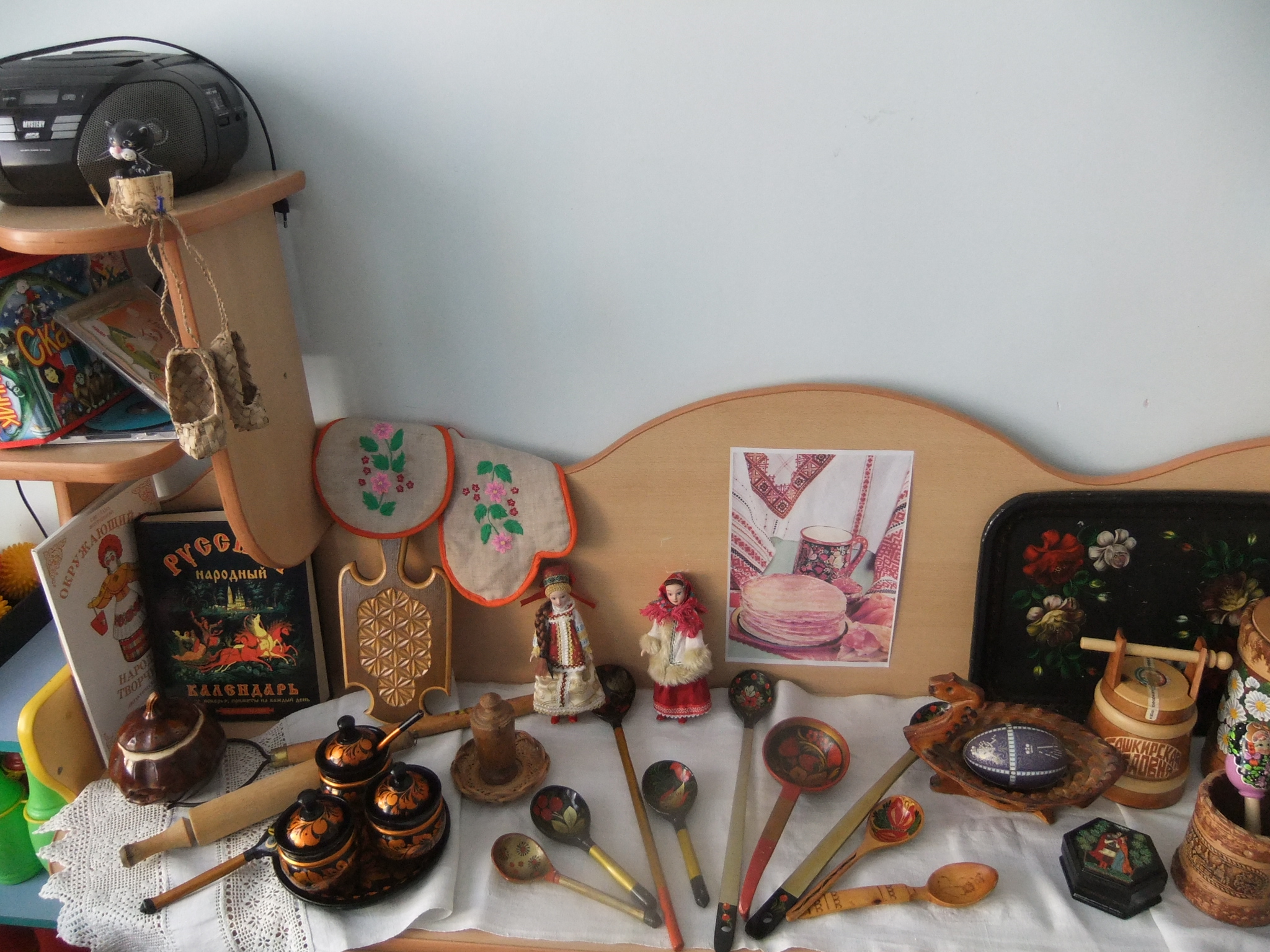 Русская деревянная игрушка – от простых фигурок, рубленных топором, до знаменитых матрешек