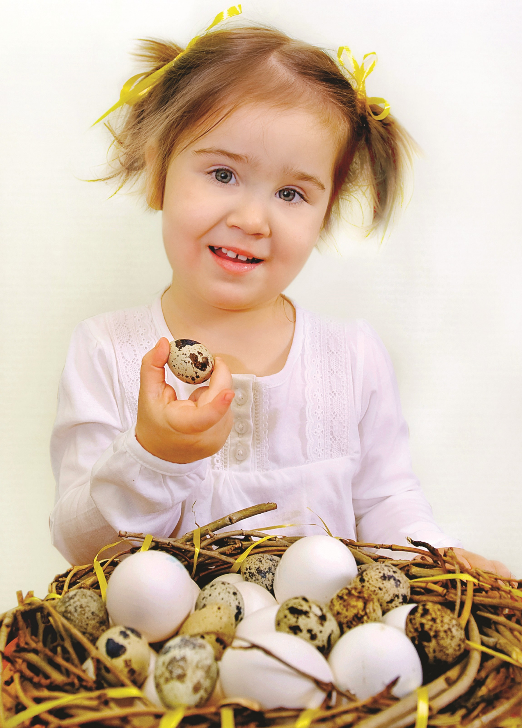 Пасхальное яйцо из ниток - оригинальная идея для украшения дома на Пасху