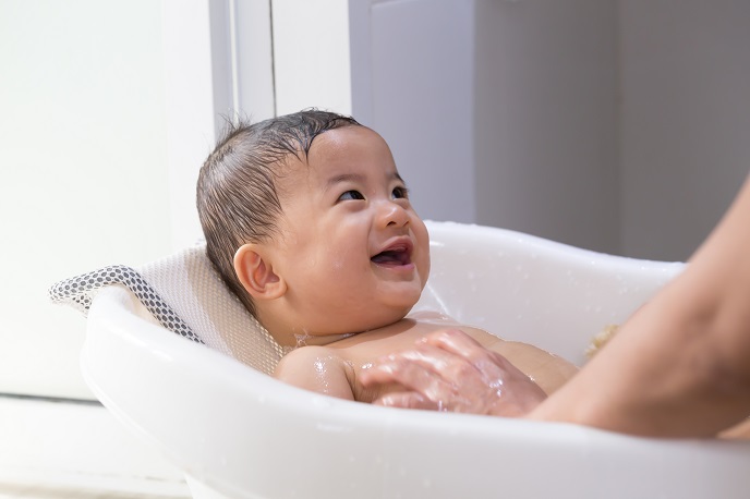 Как правильно купать новорожденного ребенка?