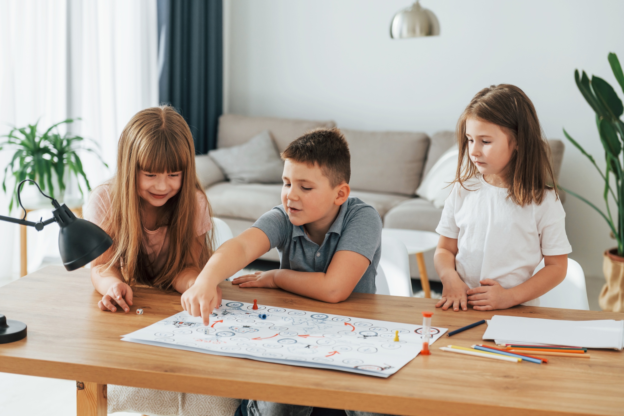1 step-by-step-game-kids-having-fun-domestic-room-daytime-together.jpg 1 step-by-step-game-kids-having-fun-domestic-room-daytime-together.jpg