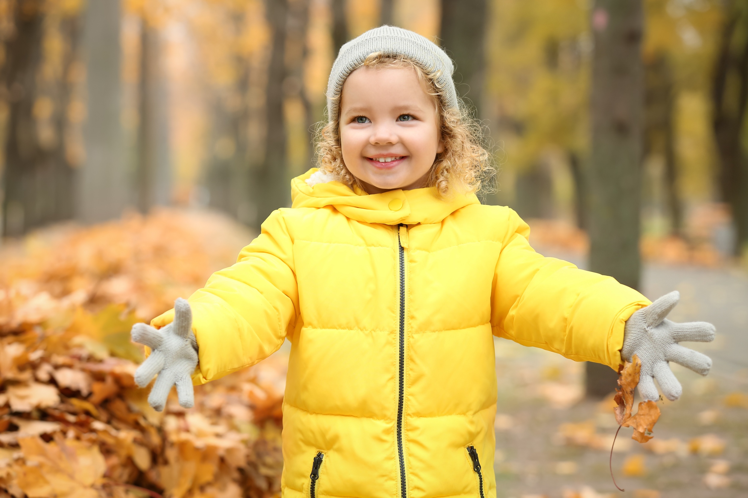 2 cute-little-girl-autumn-park.jpg 2 cute-little-girl-autumn-park.jpg