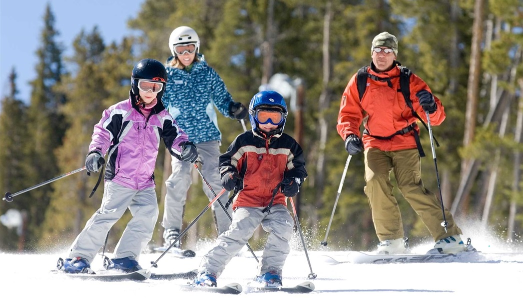 Семья на лыжах