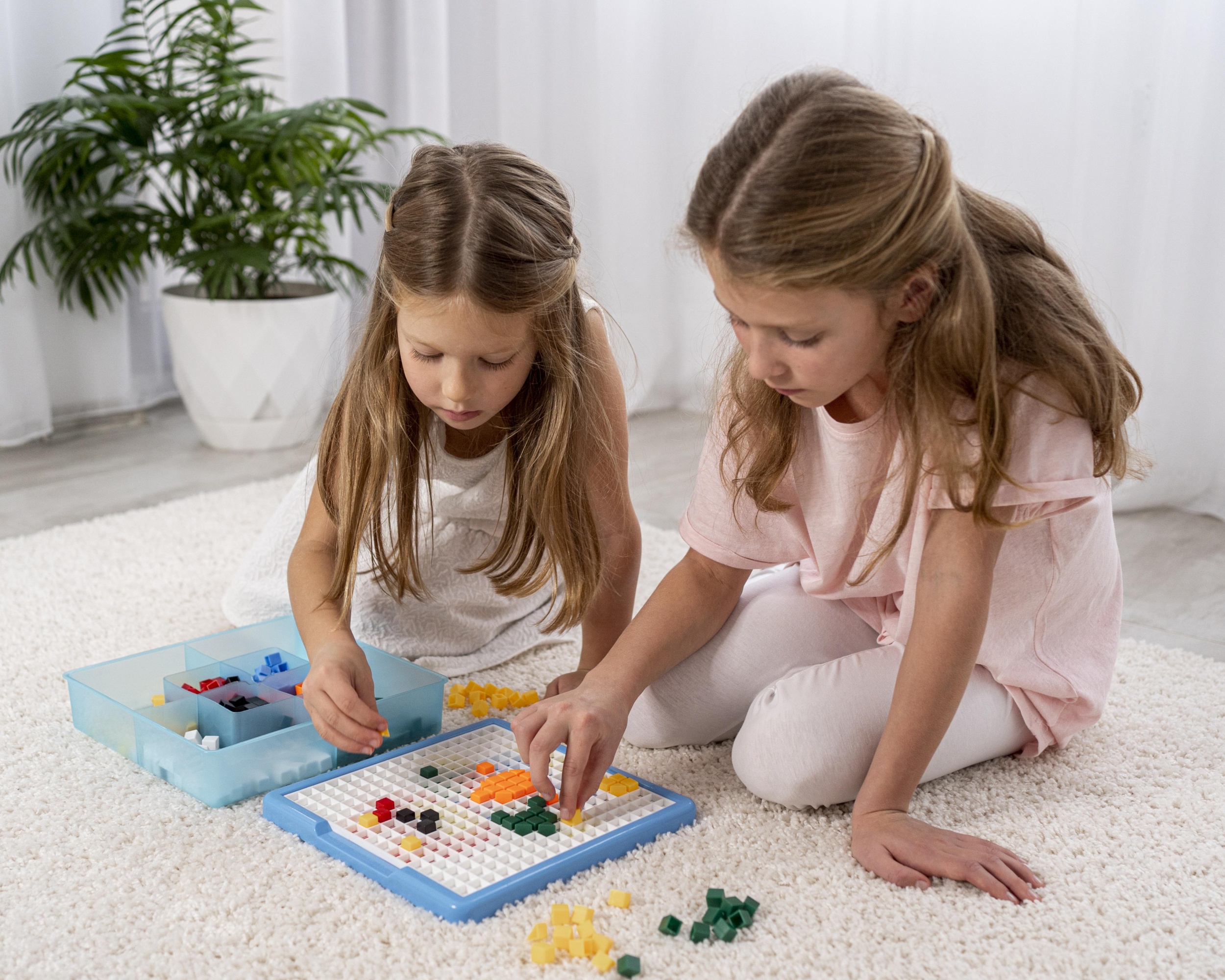 68 - nebinarnye-deti-igrausie-vmeste.jpg