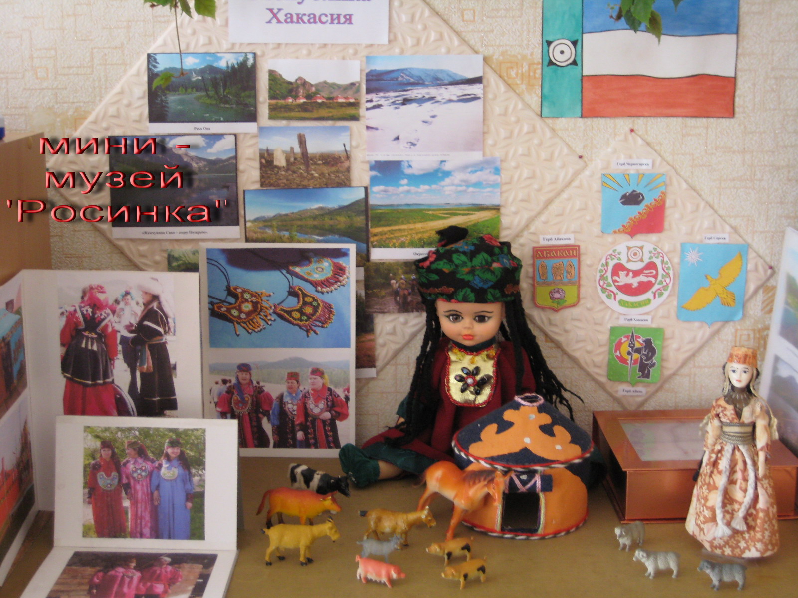 В преддверии нового года в детском саду № 275 создан мини-музей «Новогодней игрушки»