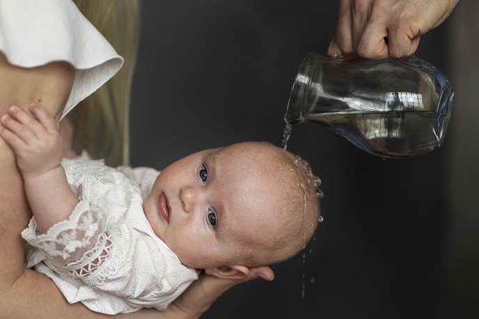 Нужно ли ребенка крестить