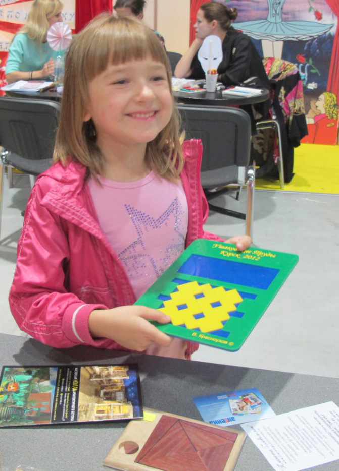 05 Кате удаётся справиться с задачками, которые придумал её дедушка.JPG