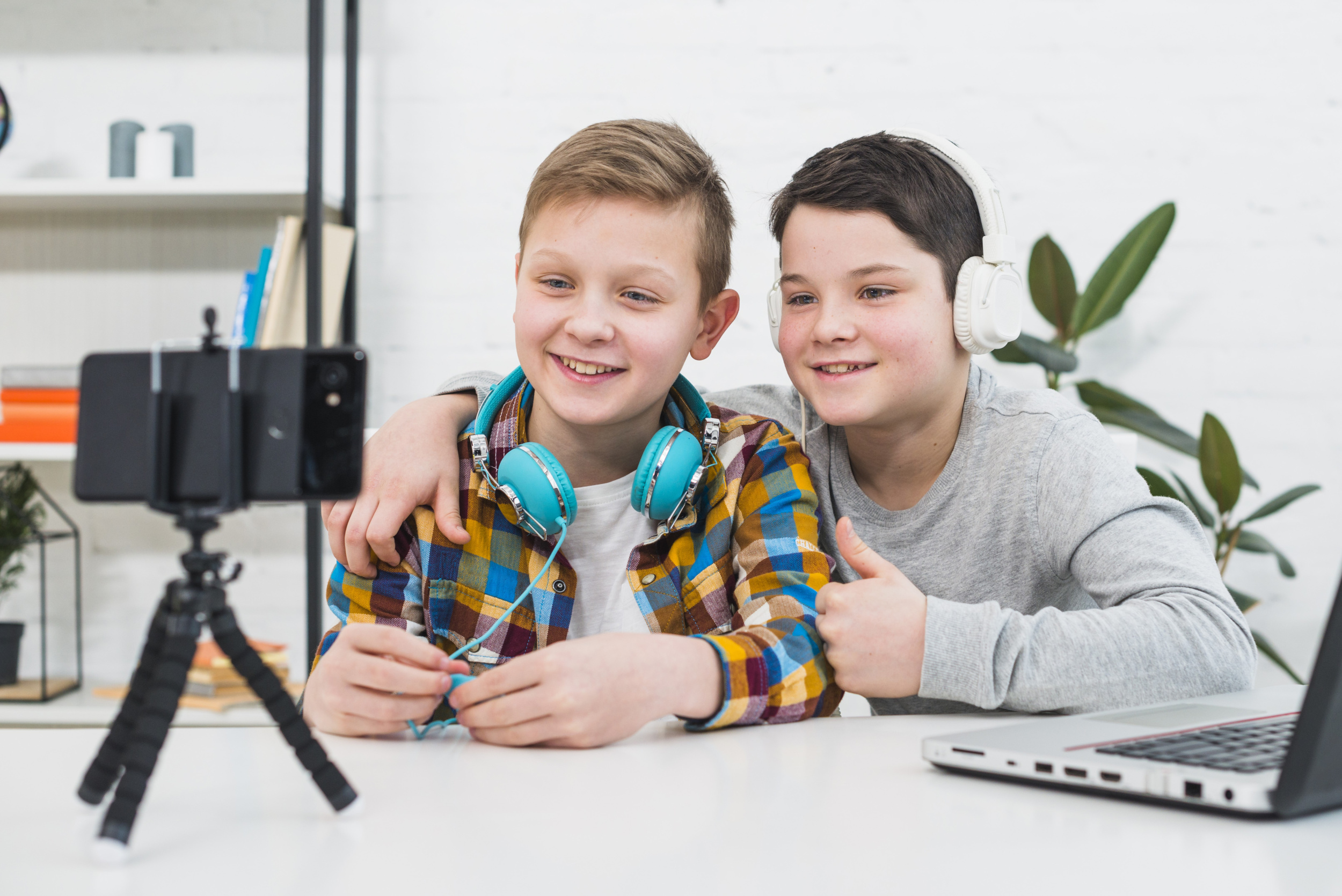 4 boys-with-laptop-smartphone.jpg