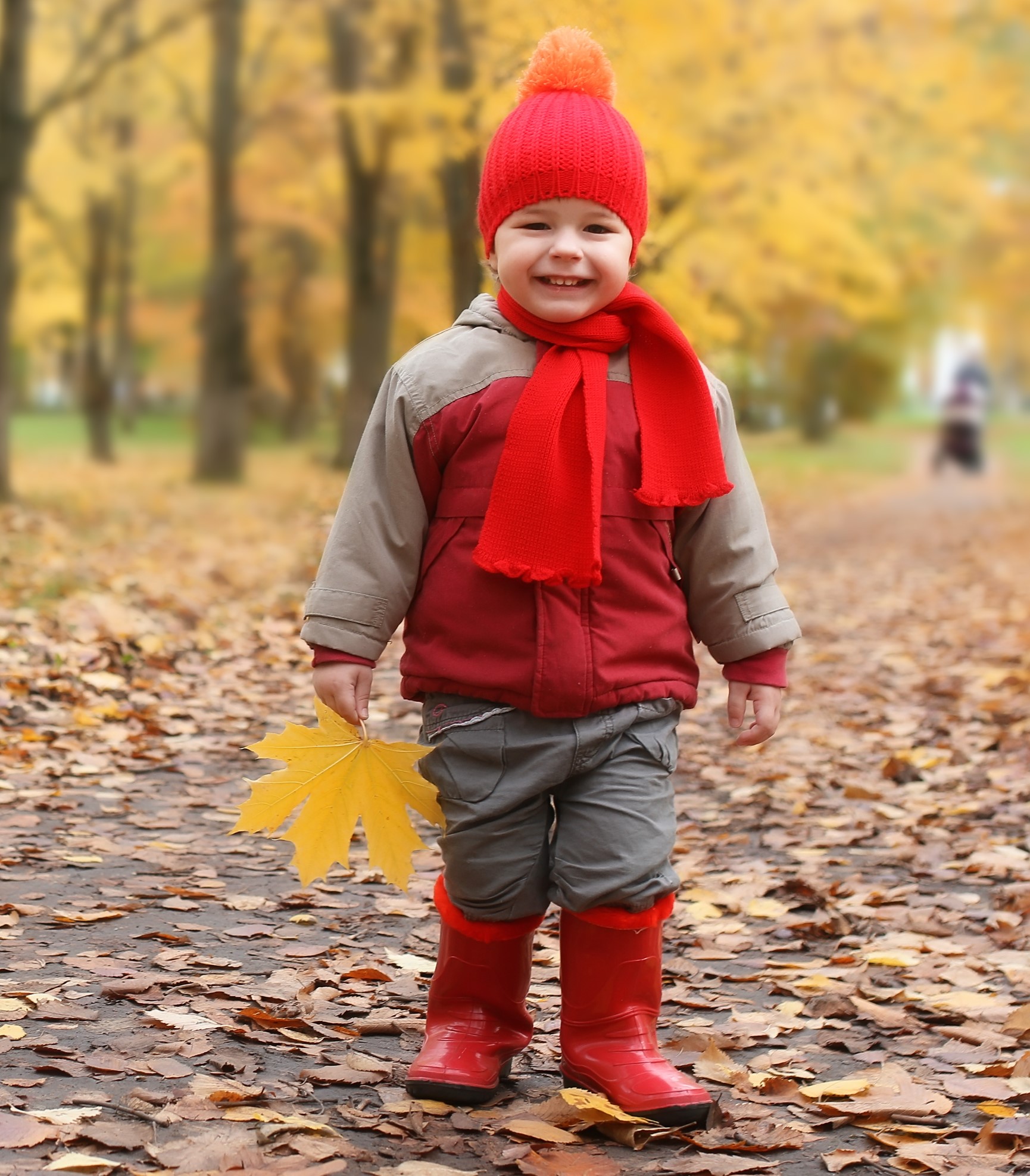 2 kid-autumn-park-walk-with-family-smile.jpg