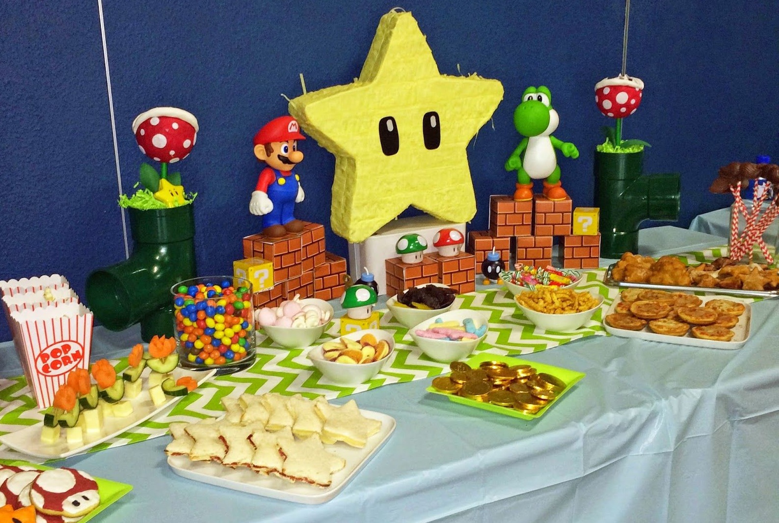 Оформление праздничного стола в стиле Супер Марио