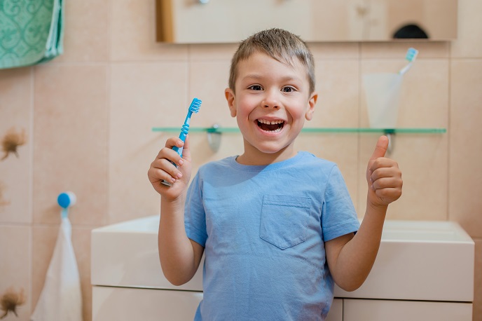 Как приучить ребёнка чистить зубы