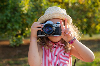 Как научить ребенка фотографировать