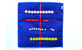 Комплект сенсорных квадратов в сумке для хранения. Синий квадрат «Бусы»