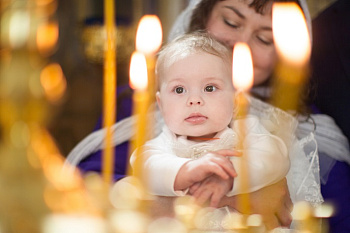 Нужно ли крестить ребенка и когда это делать?